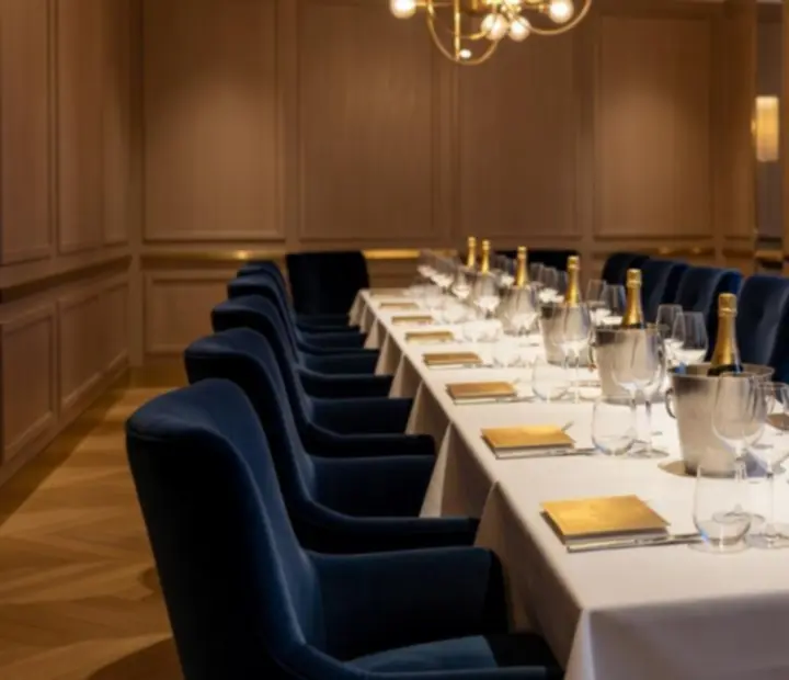 Salle à manger élégante d’un restaurant gastronomique français