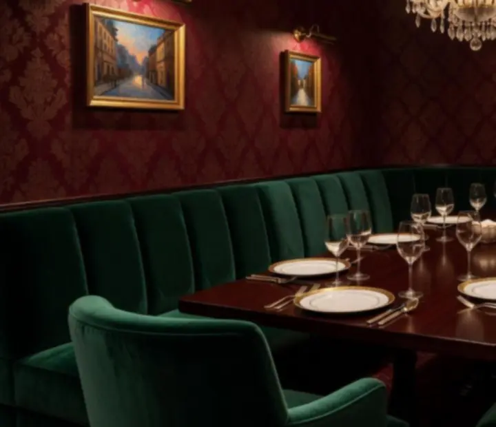 Ambiance de salle privée avec table dressée pour un dîner d’exception